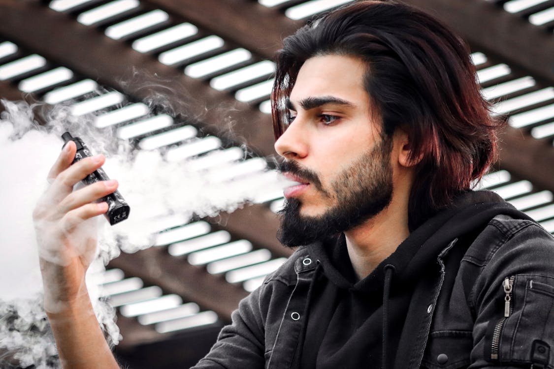 The Risks of Vaping and How It Compares to Cigarettes